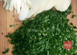 芋头韭菜肉馅饺子的做法图解1