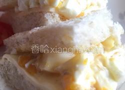 鸡蛋沙拉三明治