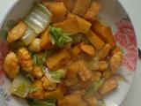 爆香鱼豆腐炒虾的做法[图]