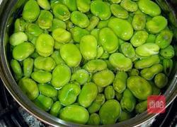 葱油萝卜干焖蚕豆壳的做法图解1