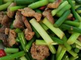 辣椒版蒜台炒肉