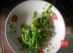 辣椒炒鸡蛋的做法图解3