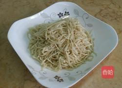 炒面条的做法图解1