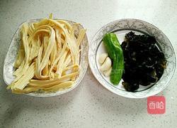 黑木耳炒腐竹的做法图解1