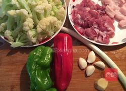 花菜炒肉的做法图解1