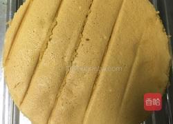 三层六寸芒果葡萄祼蛋糕的做法图解1