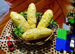 扁桃片豆沙面包