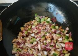 洋葱黄瓜抄饭的做法图解3