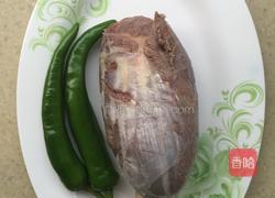 椒圈五香牛展的做法图解1