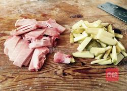 糖醋排骨之土豆版的做法图解1