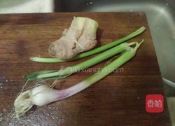 辣酱肉末粉条的做法图解1