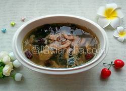 土鸡炖墨鱼