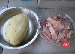 土豆烧鸡块的做法图解1