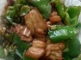 五花肉炒青椒