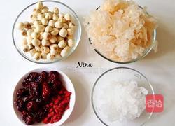 蜜汁银耳红枣莲子枸的做法图解1