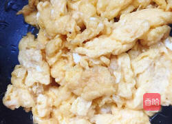 鸡蛋火腿葱香炒米饭的做法图解3
