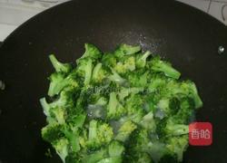 秘制西兰花炒肉的做法图解4