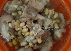 莲藕黄豆猪脚汤
