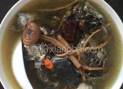 乌鸡炖茶树菇