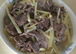 牛肉炒马铃薯丝。