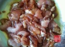 苦瓜炒肉的做法图解1
