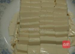皮蛋豆腐的做法图解1