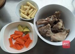 小白菜玉米笋扇骨汤的做法图解1
