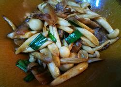 五花肉炒鸡腿菇