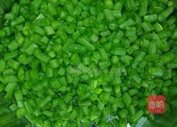 胡萝卜炒豇豆的做法图解2