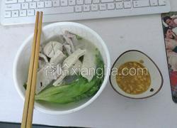 肉饼促肉汤面