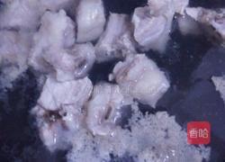 胡萝卜山药排骨汤的做法图解1