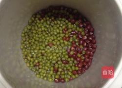 红豆绿豆糖水的做法图解1