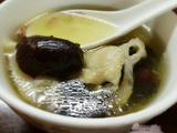 参须红枣枸杞鸡汤