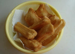 早餐鸡蛋包和油条