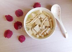 海鲜菇豆腐汤