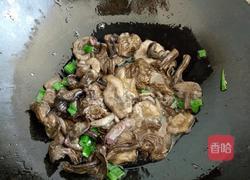 蛋炒洋葱松菇的做法图解4