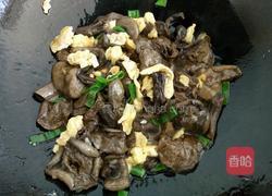 蛋炒洋葱松菇的做法图解5
