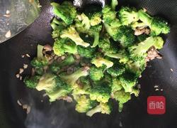 西兰花小炒肉的做法图解5