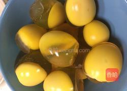 皮蛋拌豆腐的做法图解1
