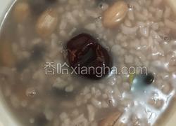 黑豆花生红枣粥
