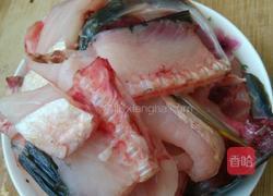 鱼骨架豆腐汤的做法图解1