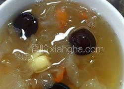 红枣银耳莲子汤