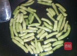 四季豆炒肉的做法图解2