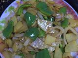 青椒葱头土豆片的做法[图]