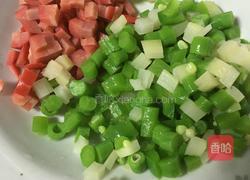 五彩炒饭的做法图解1