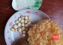 猕猴桃银耳羹的做法图解1