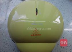 沙拉米饭胡萝卜鸡蛋饼的做法图解1