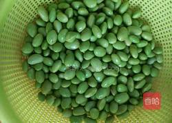 毛豆炒肉片的做法图解1
