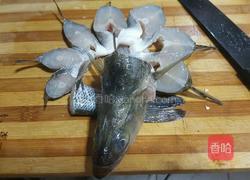 寧蒙蒸鲈鱼(次稱孔雀开屏鱼)的做法图解3