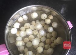 银耳莲子汤的做法图解2